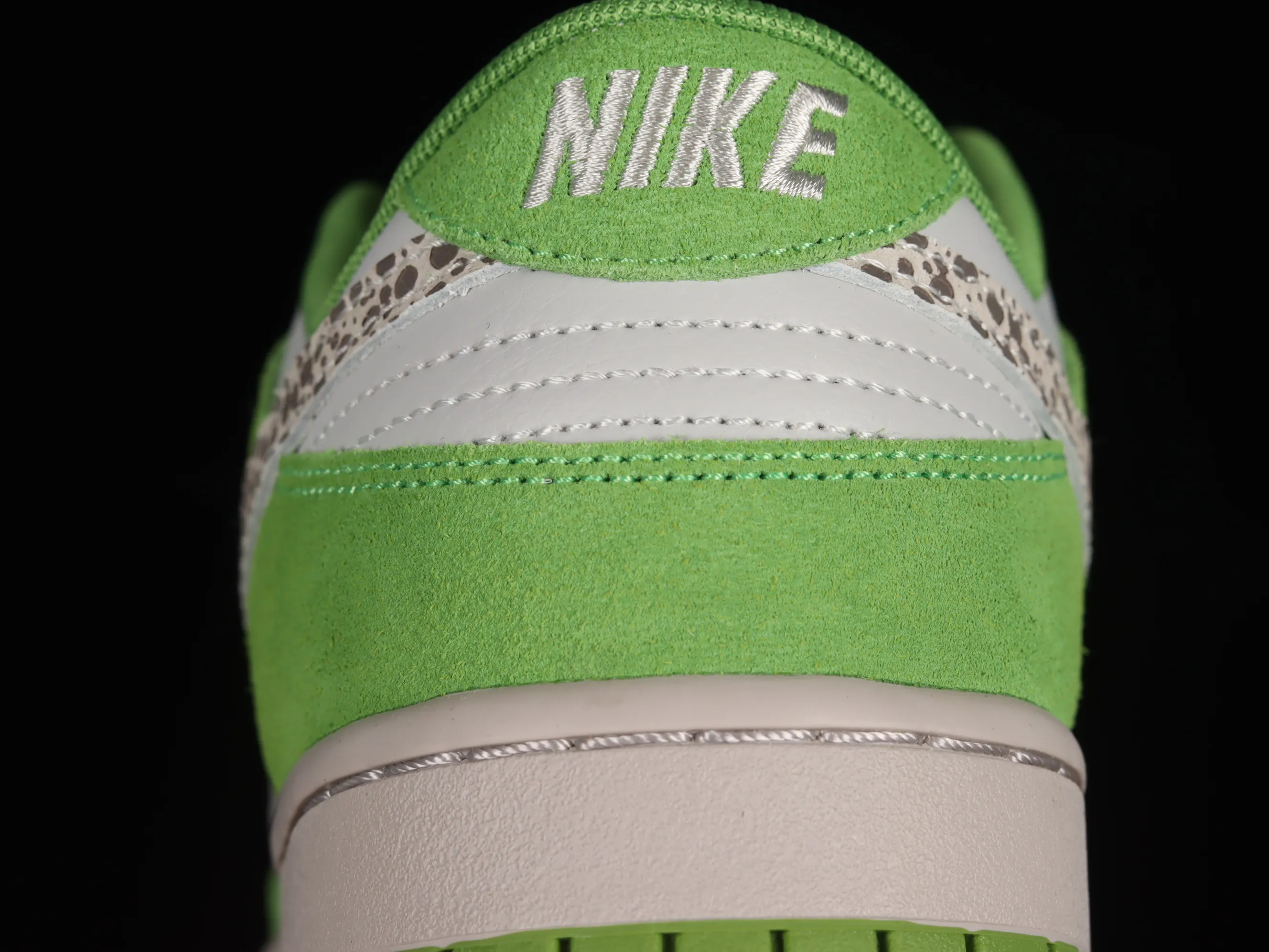 All categories Nk SB Dunk series Nk SB Dunk Low low-top sneakers F version Nk Dunk Low "Safari Swoosh" hunting style SB low-top sports and leisure sneakers DR0156-300